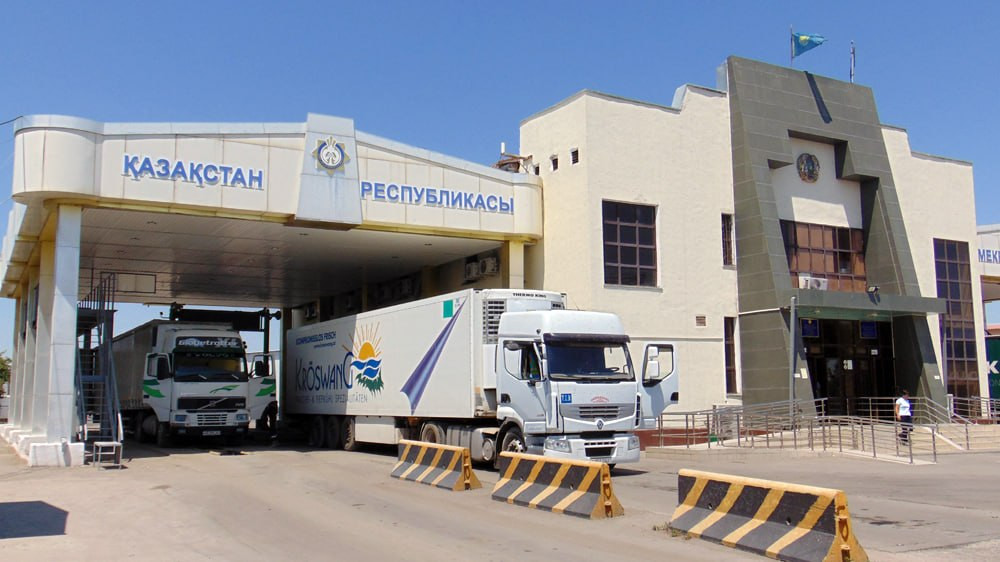 Очереди из грузовиков на границе - в правительстве Казахстана рассказали, как будут решать проблему