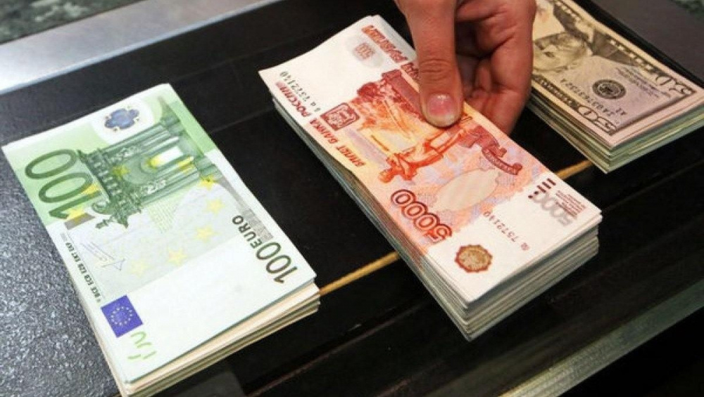Курс валют в коммерческих банках 22 июля. Рубль и евро дешевеют