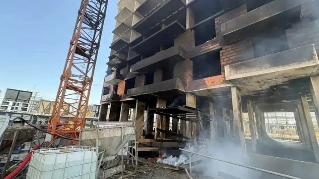 В России при пожаре в строящемся здании погиб гражданин Таджикистана