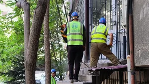 Мэрия Бишкека заявила, что снос лестницы у офиса 24.kg не связан с публикациями СМИ