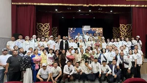 В Жанаозене выпускники подарили дом своей однокласснице