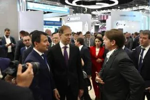 ТМХ представил на ИННОПРОМ перспективный электропоезд ЭП5Н