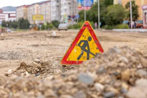 Год без зарплаты: строители дорог в Нарыне просят помощи у президента