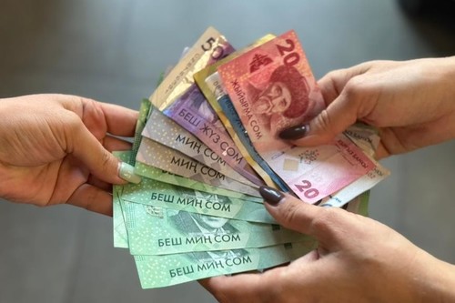 Минстрой намерен повысить зарплаты сотрудников до $1000 в месяц