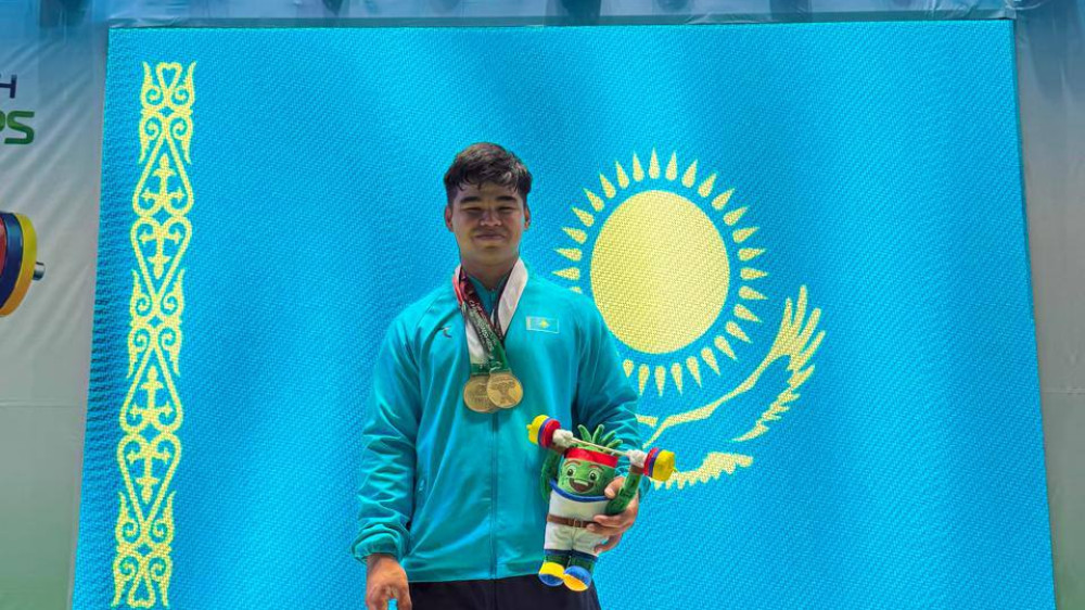 15-летний казахстанец установил мировой рекорд на чемпионате мира по тяжелой атлетике