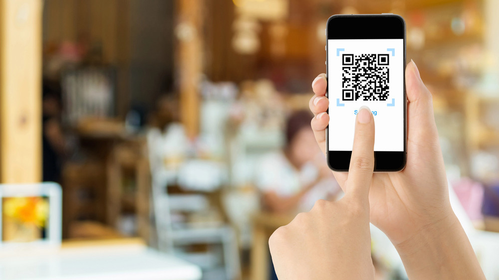 Казахстанцев предупредили о подозрительных QR-кодах на улицах