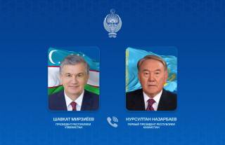 Президент Узбекистана поздравил Первого Президента Казахстана